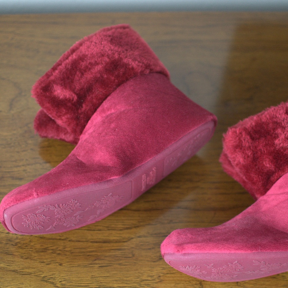 NWOT Charter Club Red Faux Fur Bootie Slippers